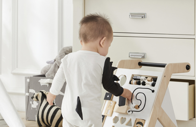 Legetj af tr til baby og toddler fra Nordic Play