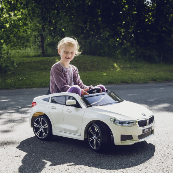 NORDIC PLAY Speed elbil BMW GT 12V med EVA hjul, hvid